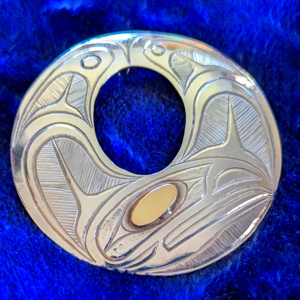 Pendant or broach Silver Indigenous Raven silver & gold
